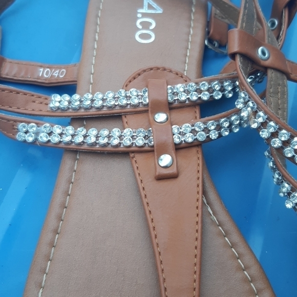 Woman wrap flat sandles size 10 tan colour with jewel accent gladiator style - Picture 5 of 6